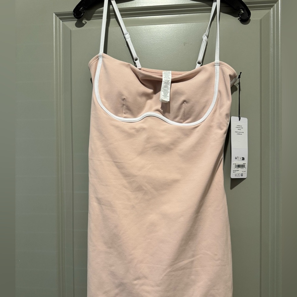 ALO Yoga Airbrush Dress in Soft Beige/ peach color 
BRAND NEW WITH TAGS